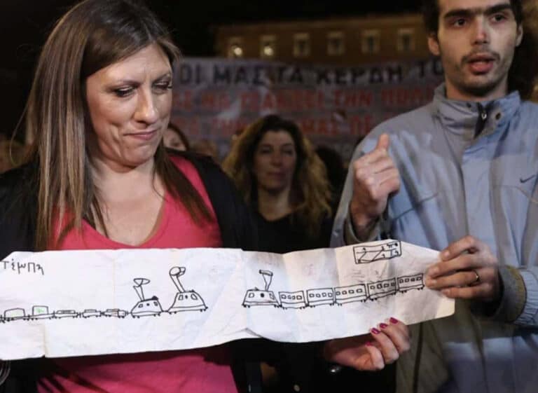 Στο συλλαλητήριο για τα Τέμπη η Ζωή Κωνσταντοπούλου