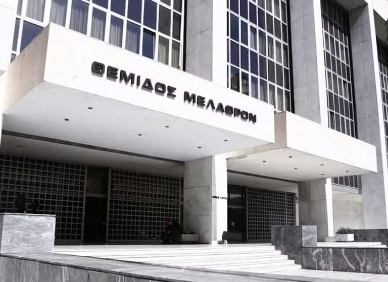 Τέμπη: Σύζυγος θύματος κατέθεσε μήνυση στον Άρειο Πάγο κατά Τασούλα και Μητσοτάκη – «Είχαν αποκρύψει στοιχεία»