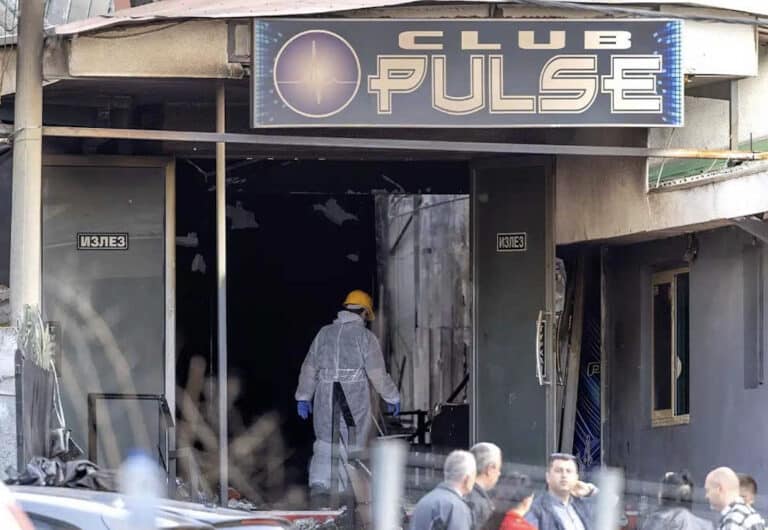 Μέσα στη ντισκοτέκ του θανάτου στα Σκόπια: Αμίαντος, φελιζόλ και η κλειδωμένη πόρτα που έκοψε το νήμα της ζωής σε 59 ανθρώπους