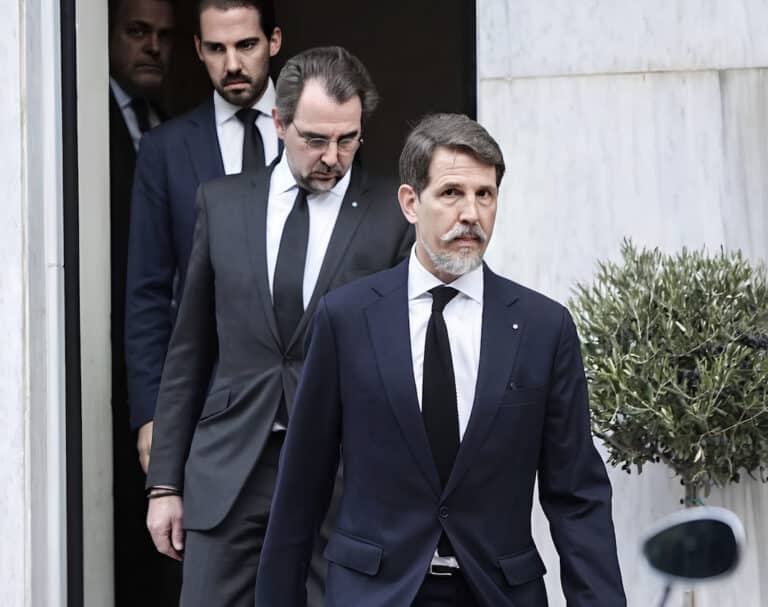 Βόμβα για τους «Ντε Γκρές» – Θέλουν να τους αφαιρέσουν το όνομα και την ιθαγένεια