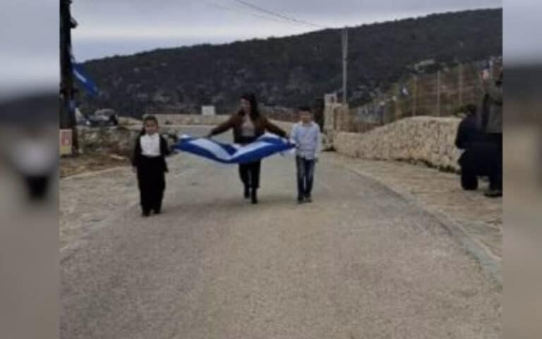 Γαύδος: Με περηφάνια παρέλασαν και φέτος οι δύο μικροί μαθητές