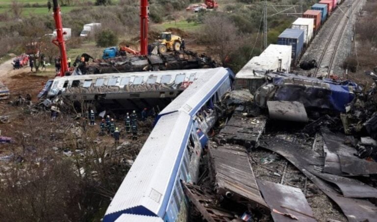 Τέμπη: Σκέψεις για τη δημιουργία πολιτικού κόμματος εξετάζουν οι συγγενείς των θυμάτων του τραγικού δυστυχήματος