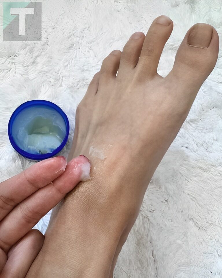 Η παθολόγος μου τρίβει το Vicks Vaporub στα πόδια της πριν κοιμηθεί για αυτόν τον υπέροχο λόγο