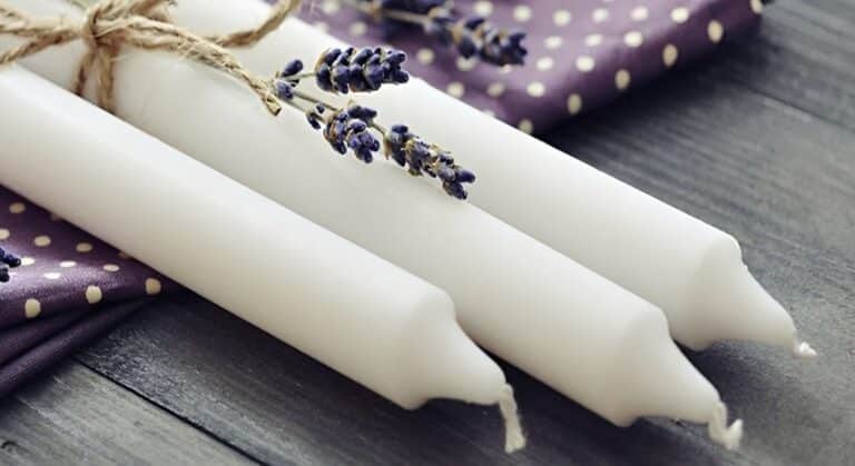 Λαμπάδα τέλος: Σε ποια ηλικία σταματούν οι υποχρεώσεις του νονού στο βαφτιστήρι