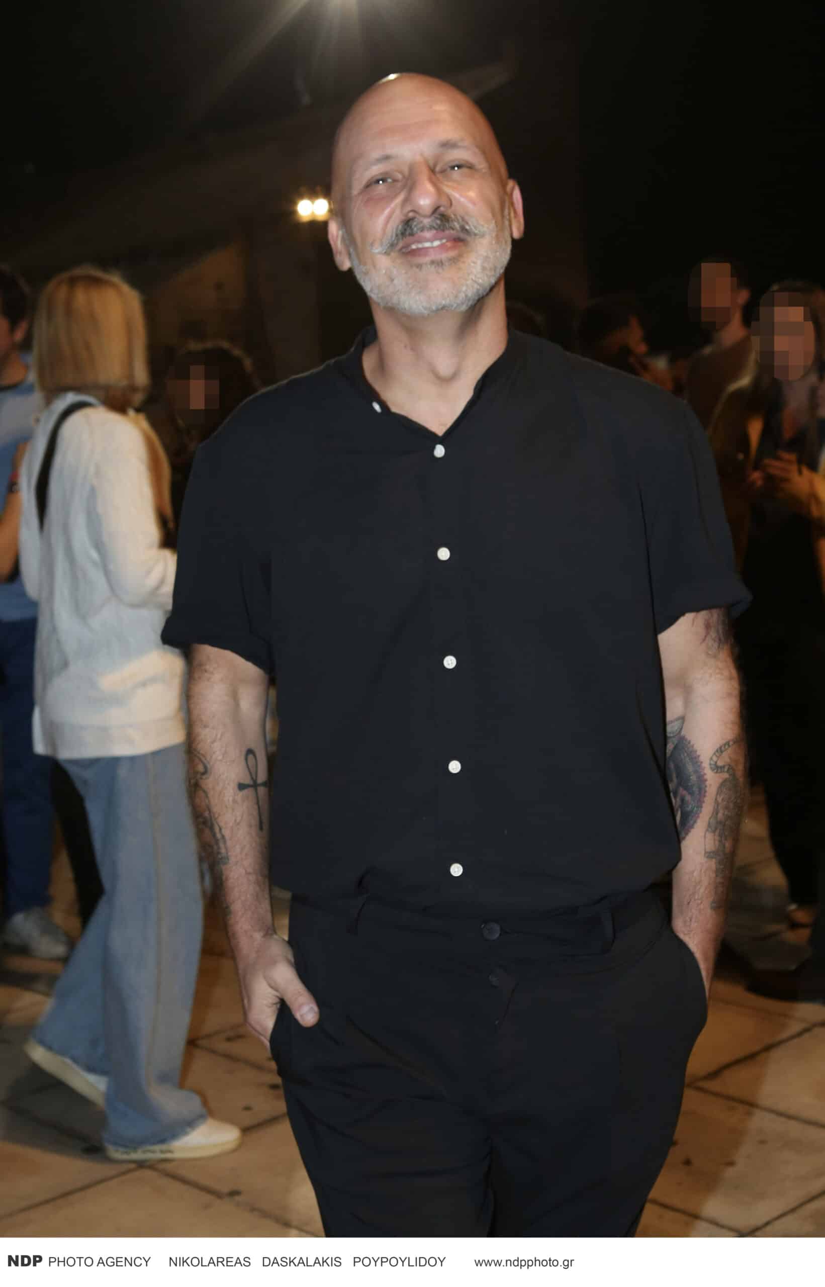 Βόμβα για τον Νίκο Μουτσινά: Η άγνωστη σχέση του με γνωστό Έλληνα τραγουδιστή και οι «καuτές» αποκαλύψεις για την προσωπική του ζωή 1 333 1 scaled