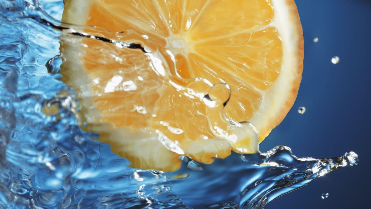 af826218 bigstock citrus in water 26429165
