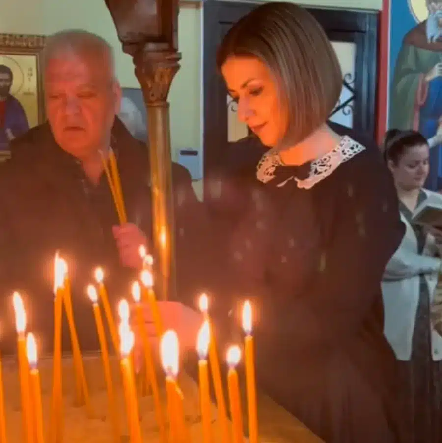 ektakto topa epithesn se koryfaia ypourgo mesa se ekklisia sto peristeri pos avtedrase 1