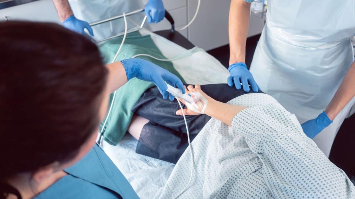 f32e6374 bigstock team of doctors and nurses per 373844434