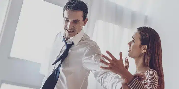 huge mistakes women make that push men away 11