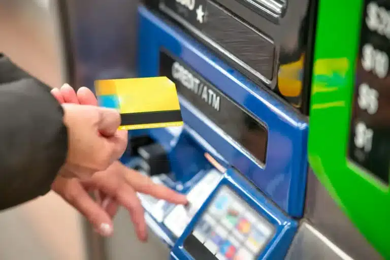 Δώpο Πάσχα 2025: Πότε καταβάλλεται και πώς υπολογίζεται