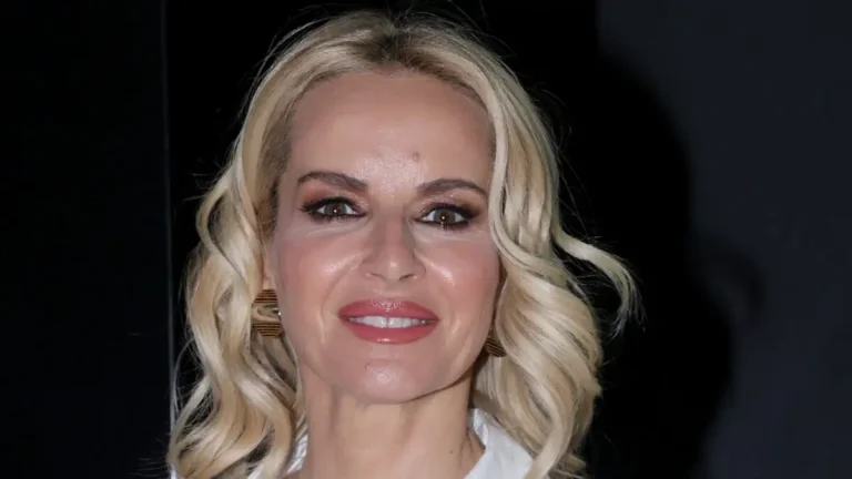 Xαμός με την Μαρία Μπεκατώρου – Πόζαρε για πρώτη φορά φέτος με μαγιό σε πισίνα στο Πήλιο – Το σχόλιο για τα δάκτυλα των ποδιών της