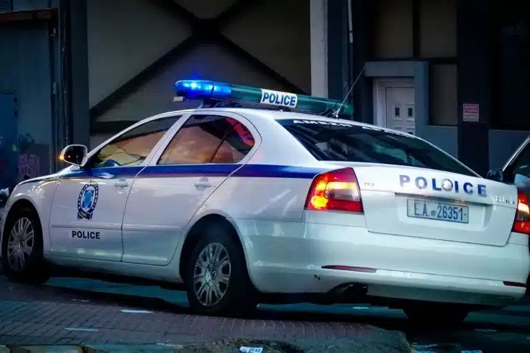 Εξάρχεια: Σύριος επιχείρησε να βιάσει 22χρονη στη Σόλωνος – Περαστικοί τον ακινητοποίησαν και τον παρέδωσαν στις Αρχές