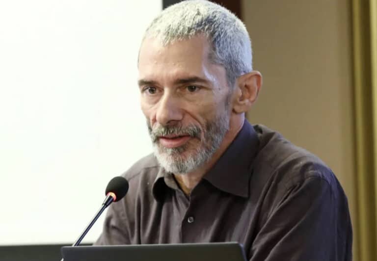 Αλλαγή στάσης από Λακαφώση μετά την επίθεση Πλακιά για την ιδιότητά του – Τι υποστηρίζει