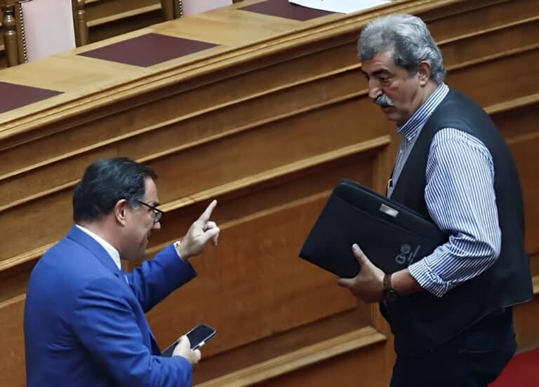 Χαμός μέσα στη Βουλή:  Άγρıες βρıσıές μεταξύ Άδωνι και Πολάκη – «Είσαι το…»