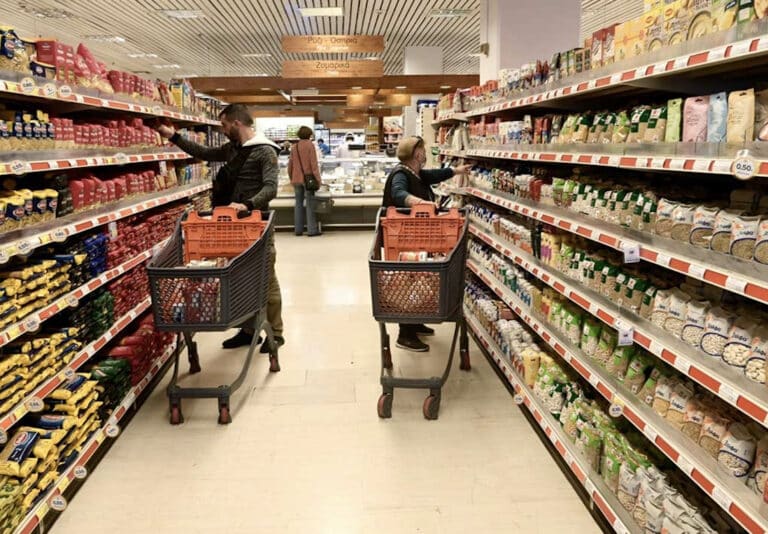 Ποια σούπερ μάρκετ θα κλείσουν αύριο για την Πρωτομαγιά
