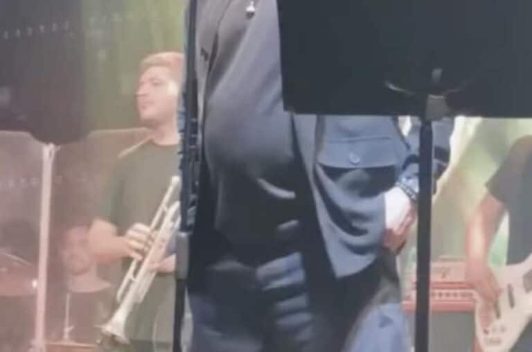 Σάλος με πασίγνωστο Έλληνα τραγουδιστή – «Τον κέρδισε η προβατίνα»