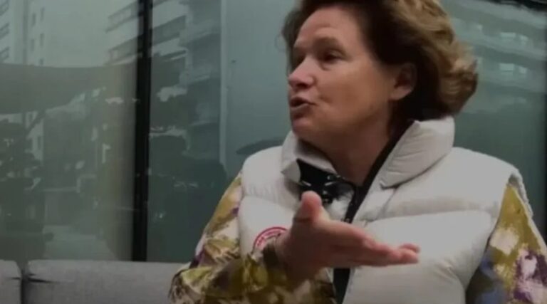 Ήταν η δίδυμη αδερφή μου, λέει η μητέρα του Στέφανου Τσιτσιπά για την επίθεση του σκύλου στη Βουλιαγμένη