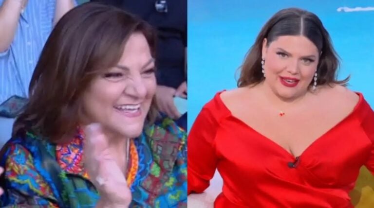 «Εισέβαλλε» στο πλατό του Πάμε Δανάη η Βίκυ Σταυροπούλου: Σύσσωμοι… όλοι στο πλατό για το φινάλε της εκπομπής – Μεγάλη συγκίνηση