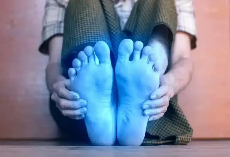 6 λόγοι για τους οποίους τα πόδια σας είναι κρύα