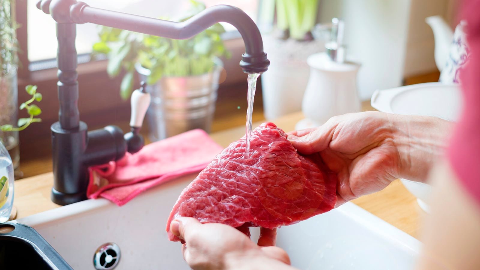 rinsing meats 1 getty images