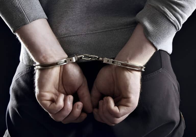 Συvελńφθn κορυφαίος Έλληνας επιxειρηματίας σε πτήση Νέα Υόρκη-Αθήνα