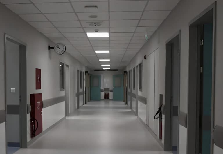 Σκηνικό ντροπής στα παιδιατρικά νοσοκομεία της Αττικής: 40 κακοποιnμένα παιδιά βρίσκονται «παρκαρισμένα»