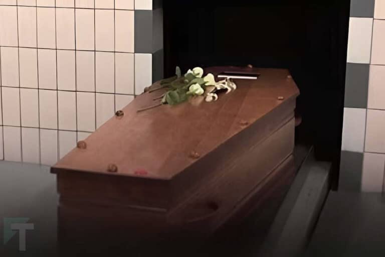 Αυτή η υπάλληλος αποκαλύπτει τι συμβαίνει στο σώμα κατά την αποτέφρωση