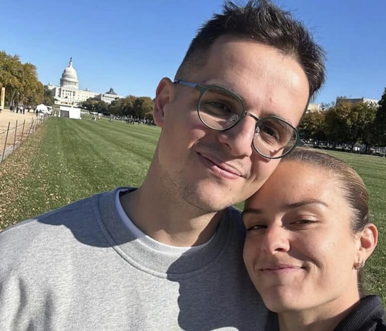 Κωνσταντίνος Μητσοτάκης: Ο γιος του Πρωθυπουργού πήρε το πτυχίο του – Στο πλευρό του η οικογένεια του και η Μαρία Σάκκαρη