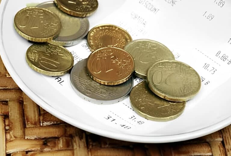 Τι σημαίνει όταν κάποιος δεν αφήνει πουρμπουάρ στον σερβιτόρο σύμφωνα με τους ψυχολόγους;