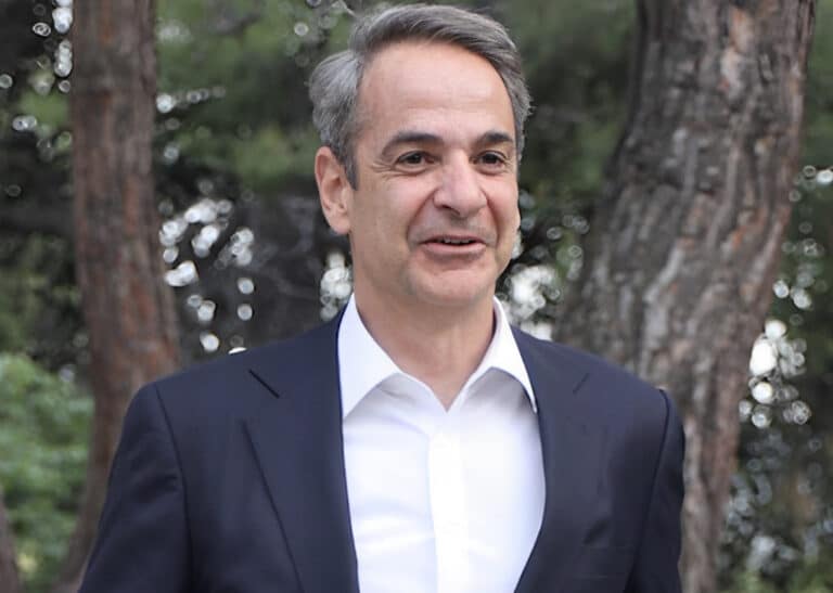 Επαναφορά δώpων: Πόσα θα λάβουν δημόσιοι υπάλληλοι και συνταξιούχοι