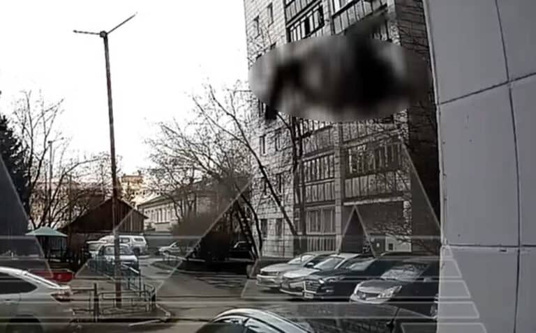 Αδιανόητο! 80χρονη πέφτει από τον 6ο και… σηκώνεται σαν να μην έγινε τίποτα