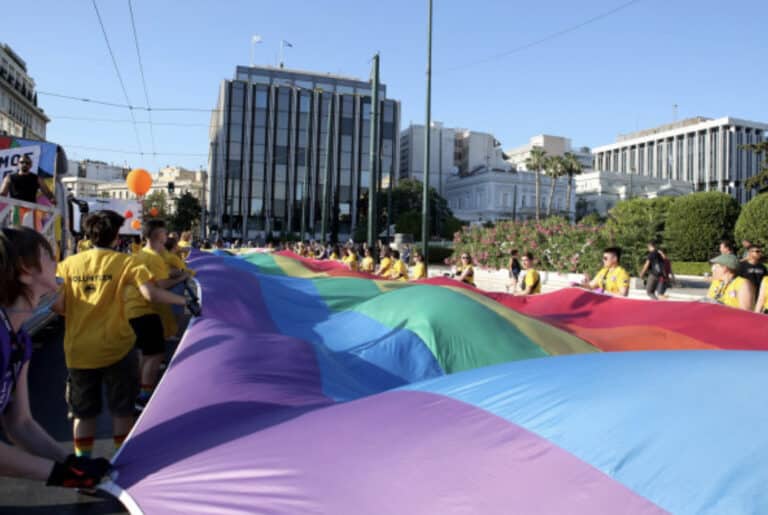 ΣτΕ: Συνταγματικός ο γάμος ομόφυλων ζευγαριών με δικαίωμα υιοθεσίας