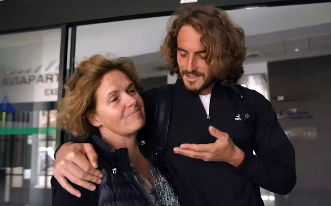 tsitsipas tzoulia mitera grab