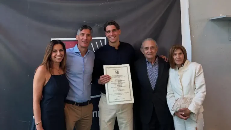 Ο Κωνσταντής Τζολάκης πήρε το πτυχίο του, μετά το νταμπλ με τον Ολυμπιακό