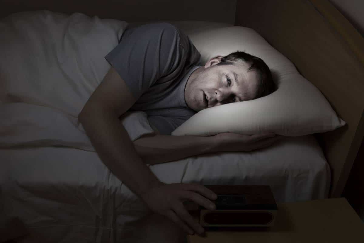 why do i wake up in the middle of the night