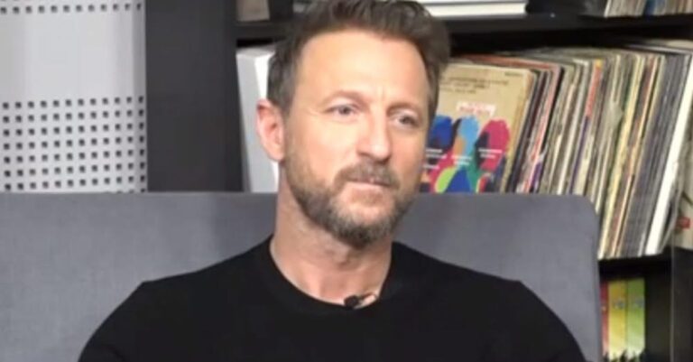 Στιγμές αγωνίας για τον Κώστα Καραφώτη: «Είδαμε από το αεροπλάνο όλες τις ρουκέτες που φύγανε από το Ισραήλ για το Ιράν»