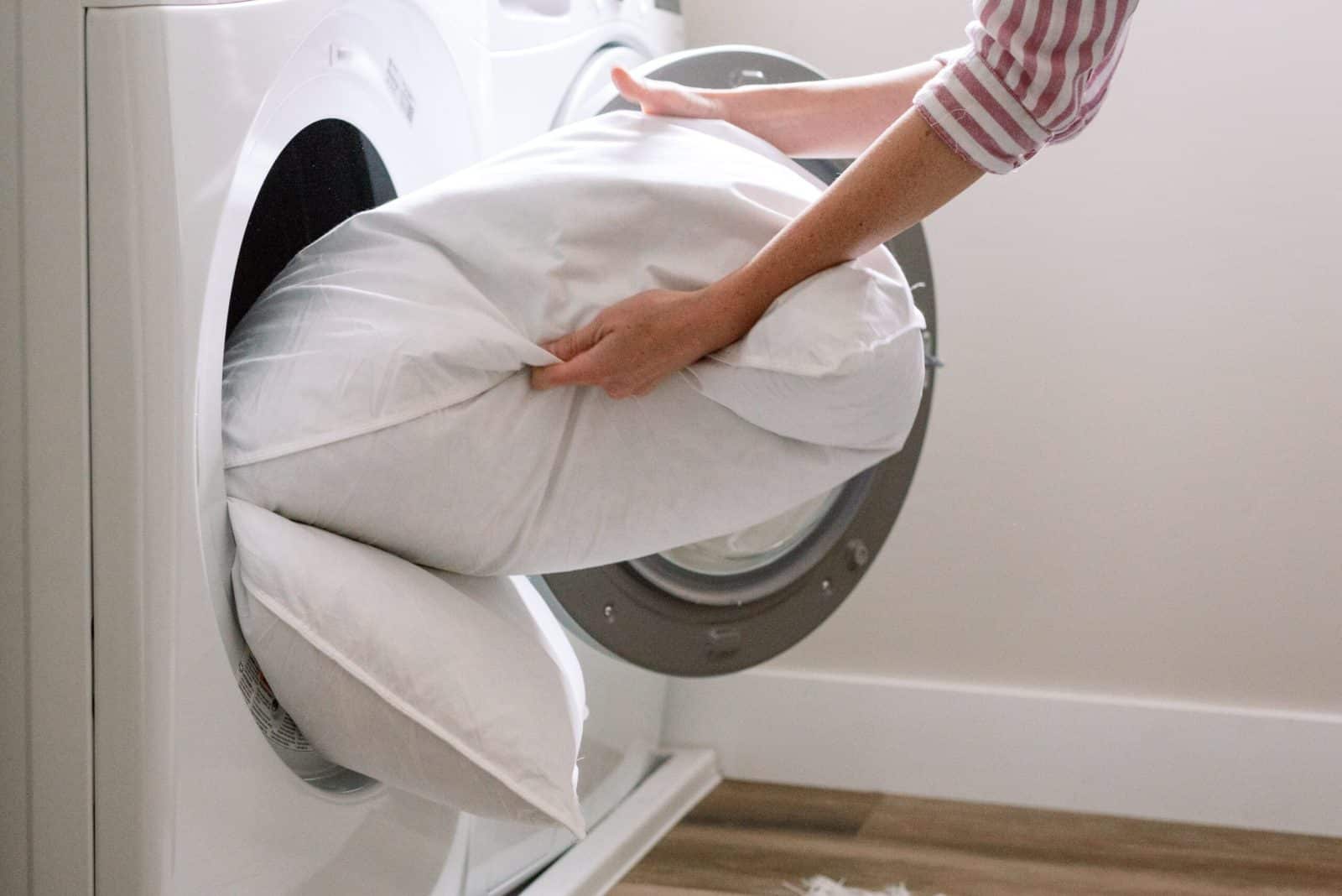 how to clean and care for feather bed pillows 9367 6452c5048fd846389285b71b6c59e559 scaled 1 1600x1068 1