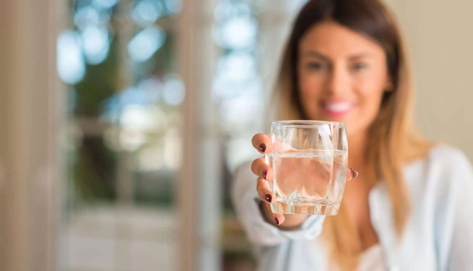 how to drink more water at work — tips for maintaining proper hydration 1600x919 1