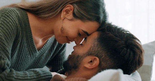 interracial couple love kiss being 600nw 2264932655 11zon