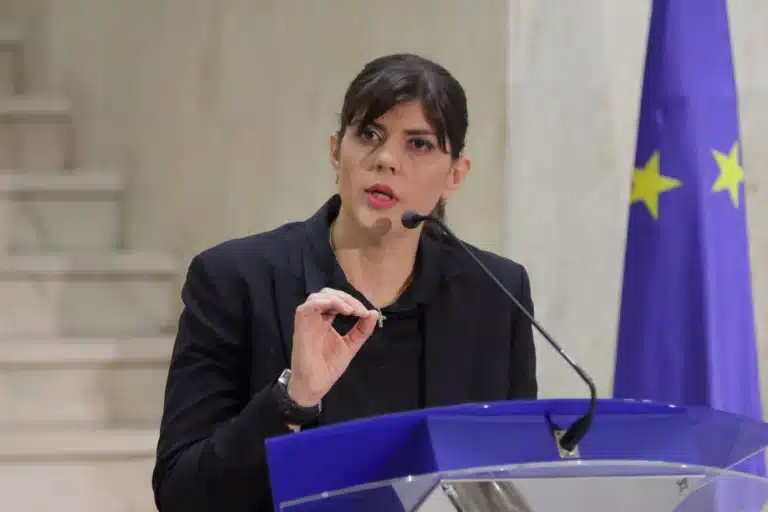 Λάουρα Κοβέσι: Η γυναίκα που ξεσκέπασε το σκάνδαλο του ΟΠΕΚΕΠΕ – Και δεν διστάζει να τα βάλει με κομματάρχες, Φον ντερ Λάιεν ή την Καμόρα
