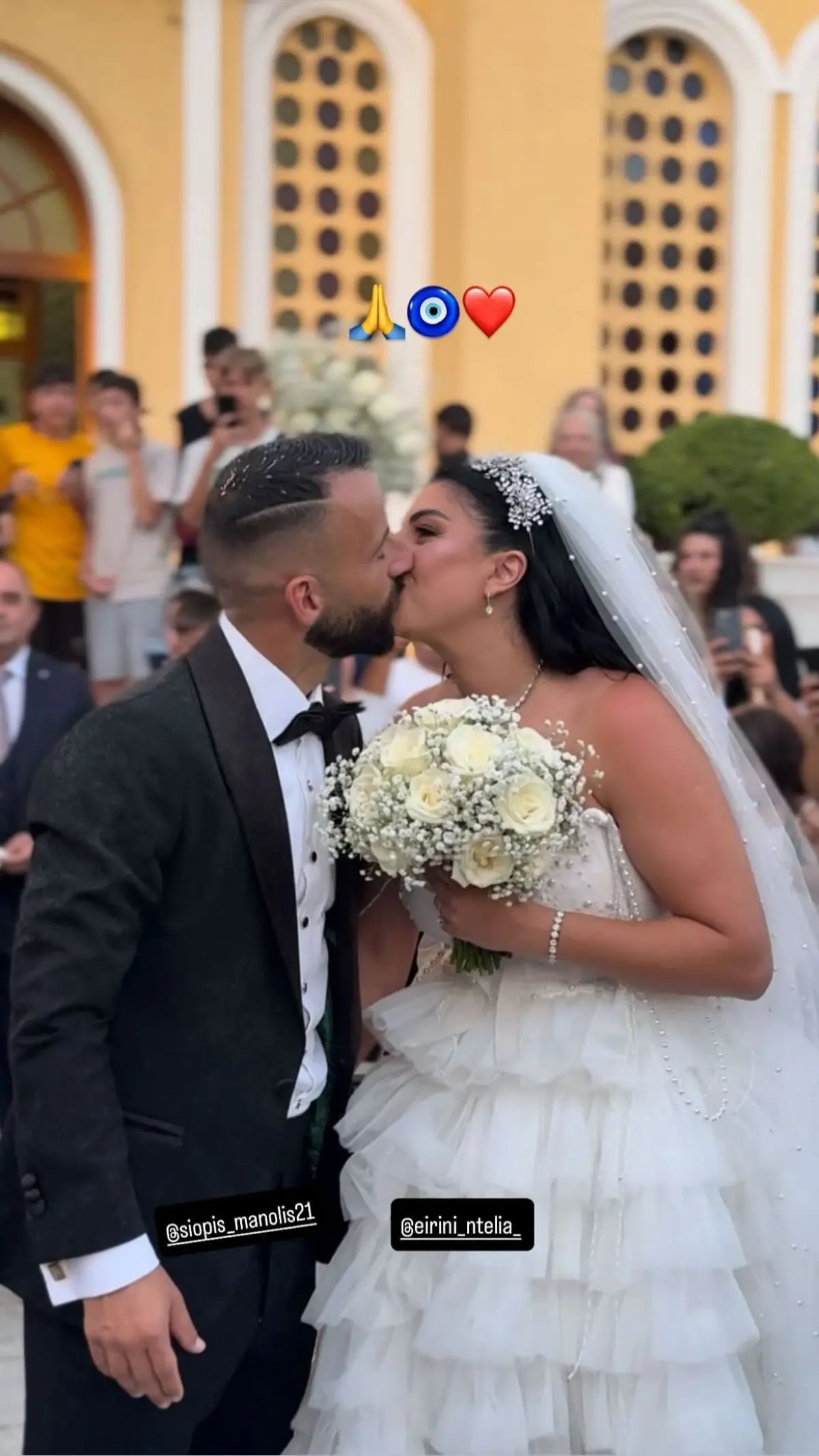 manos siopis 4.jpg