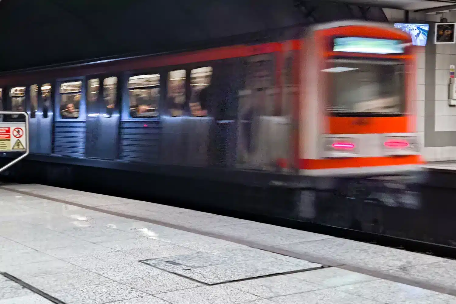 metro vagoni stathmos 14 12.jpg