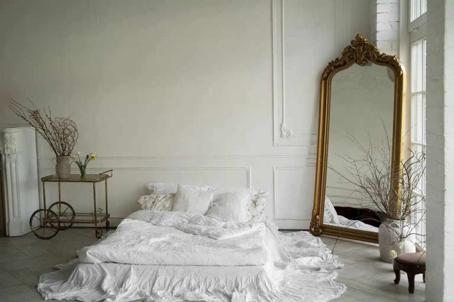 mirror in the bedroom 1 1536x1023 1