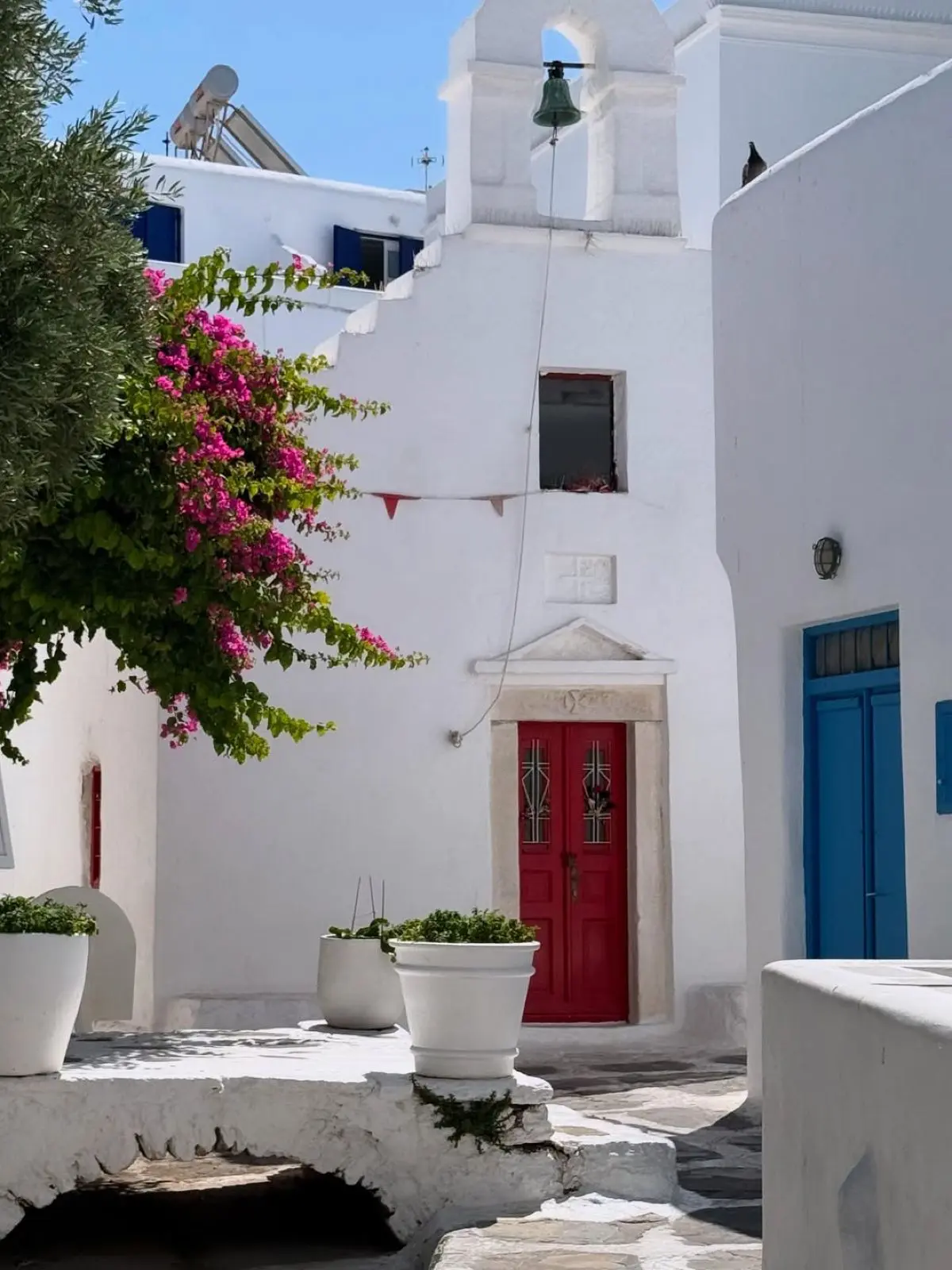 nansy antoniou mykonos stena.jpg