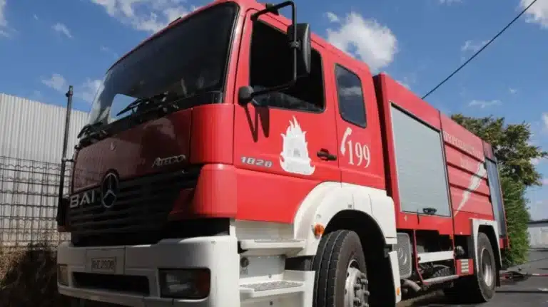 Μεγάλη φωτιά στο Άνω Σούλι Μαραθώνα, σηκώθηκαν 17 εναέρια μέσα