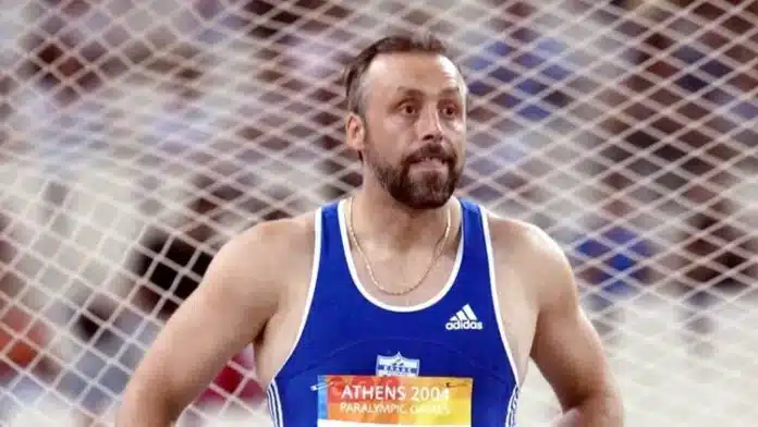 sakis deligiorgis intime 696x392 1