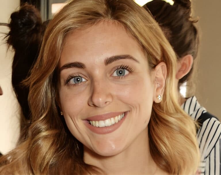 Μαριάννα Γουλανδρή Λαιμού: H εμφάνιση στην Αθηναϊκή Ριβιέρα με jeans και πέδιλα Valentino