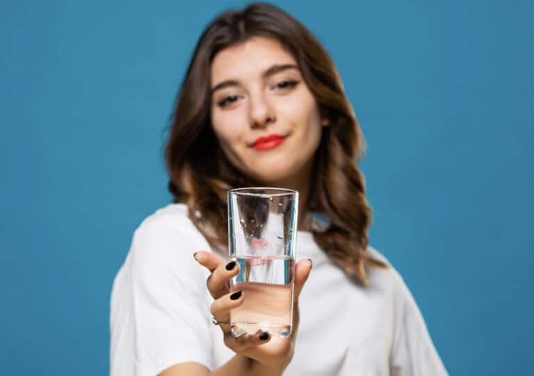 Διαβήτης: Πόσα ποτήρια νερό τη μέρα ρυθμίζουν το σάκχαρο και αντιμετωπίζουν την αντίσταση στην ινσουλίνη;