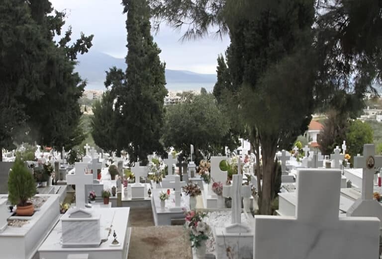 Σοκ στο νεκροταφείο Καλαμαριάς – Πήγε να κάνει εκταφή τον πατέρα του και είδε να τον μεταφέρουν τυλιγμένο σε σεντόνι μέσα σε…
