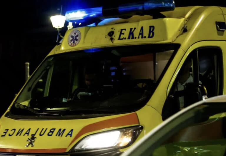 Αυτοκίνητο έπεσε σε στάση ΚΤΕΛ – Αναφορές για πολλούς τραυματίες
